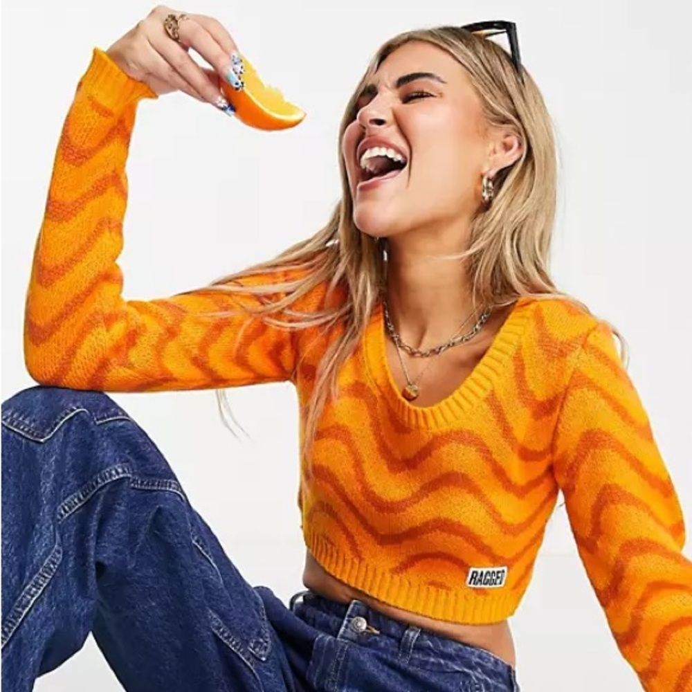 Ragged jeans wavy orange sweater xs